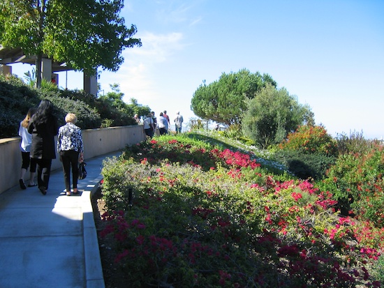 San Diego Hospice. Lushly planted pathways encircle the building. Photo by Naomi Sachs